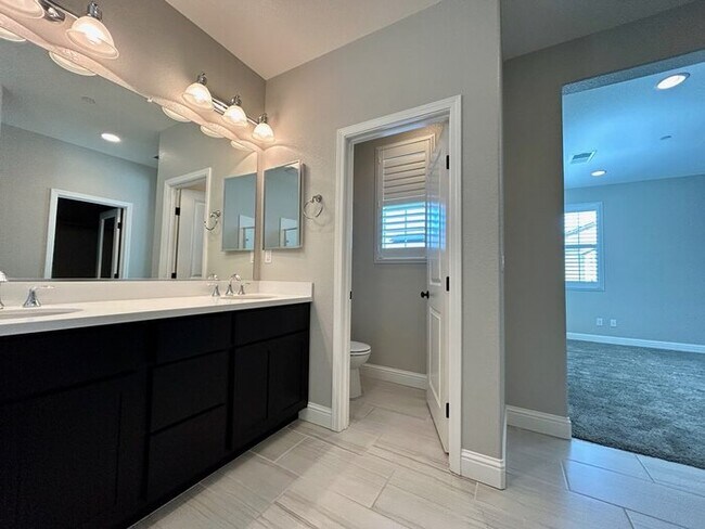 Building Photo - Beautiful Modern 3 Bedroom With Solar! - Apply Today!