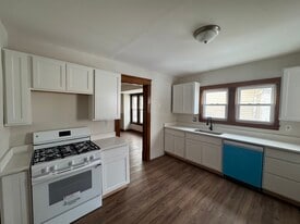 Building Photo - 35 Ellenwood Ave