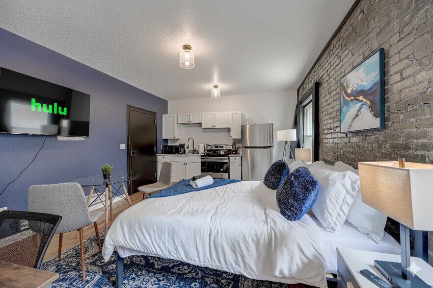 Building Photo - 1925 N Prospect Ave