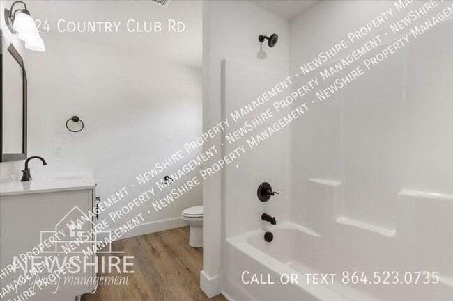 Building Photo - 2124 Country Club Rd