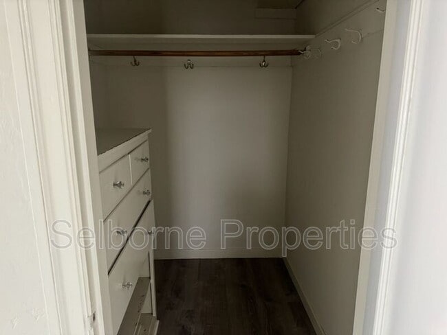 Building Photo - 2501 Ivy Dr