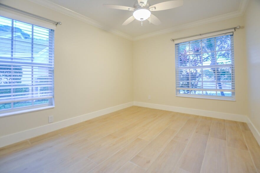 Building Photo - 226 Moccasin Trl W