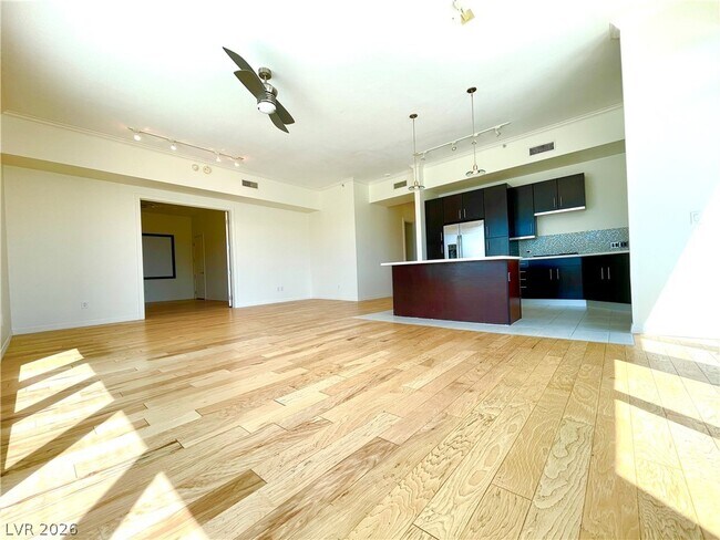 Building Photo - 360 E Desert Inn Rd