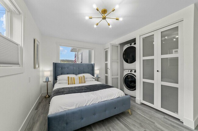 Building Photo - 260 E Driftwood Shores Rd