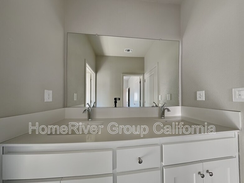 Building Photo - 3445 Cantor Dr