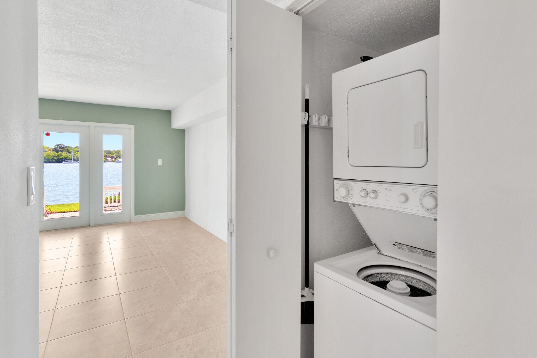 Building Photo - 3743 Pompano Dr SE