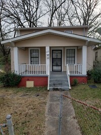 Building Photo - 3 Bedroom 1.5 Bathroom