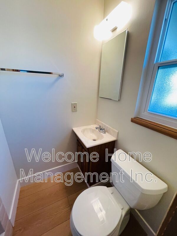 Building Photo - 3945 Euclid Ave