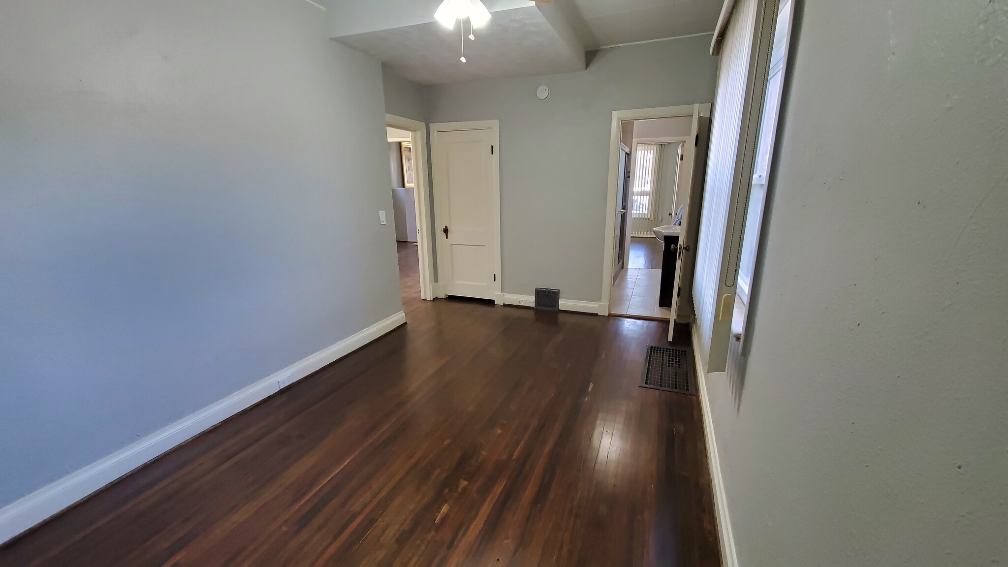 Building Photo - 1456 Roslyn St