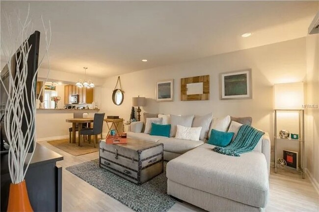 Building Photo - 2 Bedroom 1.5 Bath Urban Retreat Near the ...