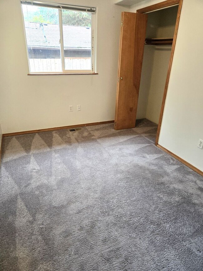 Building Photo - Large lot with tons of storage !  3 br , 2 bth + office+ 2  Car-garage + 2 Wooden Sheds