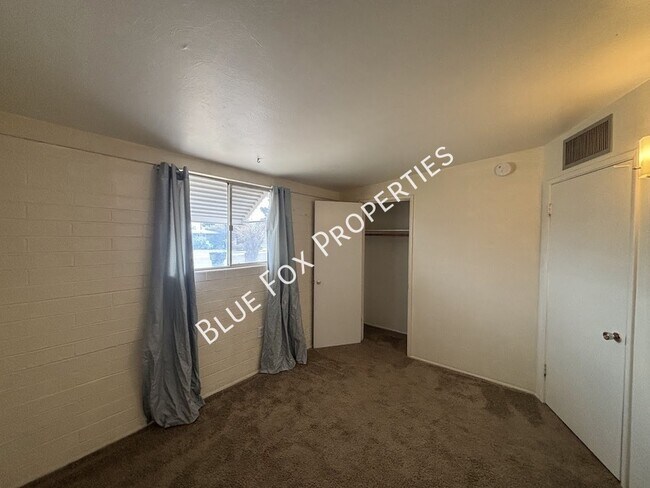 Building Photo - 1228 E Kentucky St