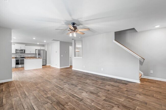 Building Photo - Newer Home in Reedy Fork, So Many Upgrades, SS Appliance, Loft, Garage, Fenced!