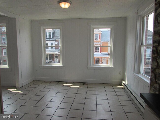 Building Photo - 115 N Reservoir St