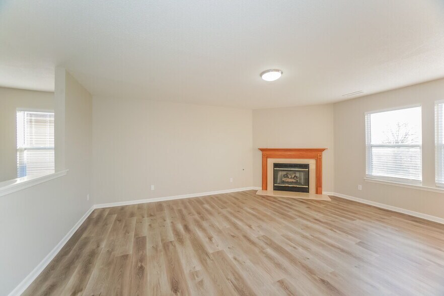 Building Photo - 333 Sunburst Ln