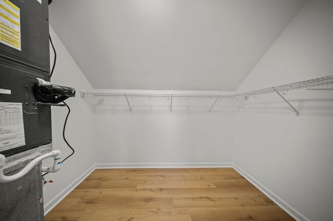 Building Photo - 3 Bedroom 2 Full Bath Home For Rent near Post!