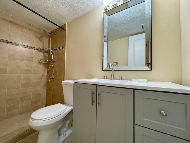 Building Photo - 1005 S Flagler Ave