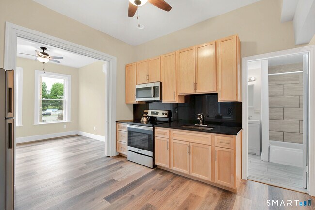 Building Photo - 120 E Main St