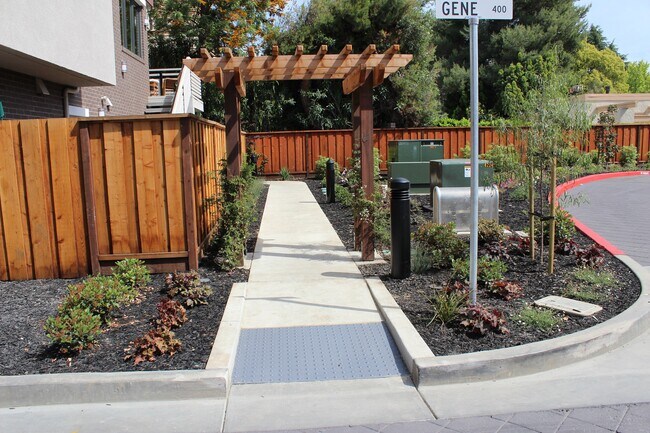 Building Photo - 417 Gene Ct