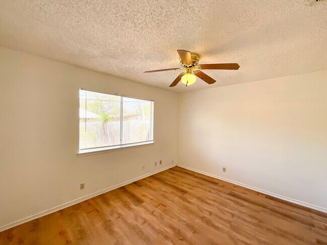 Building Photo - **APPLICATION RECEIVED** 2-Bedroom Duplex Near Highway 78- Pet-Friendly with Fenced Yard! SECTION...