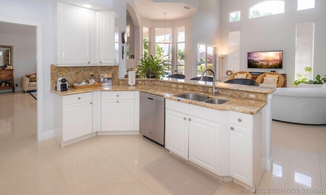 Building Photo - 10849 Bal Harbor Dr