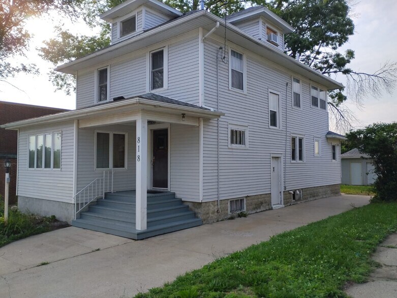 Building Photo - 818 4th Ave N