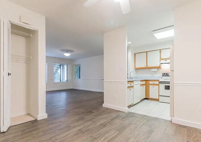Building Photo - 9960 Hellingly Pl