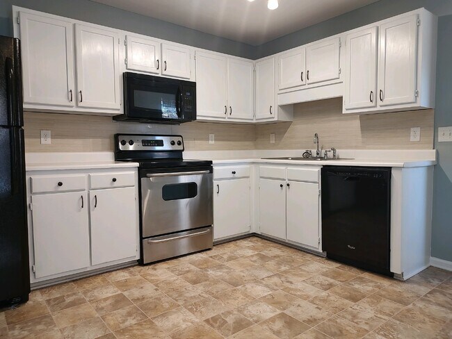 Building Photo - 3 BD/2 BA - Two Story Home in Mid-town Wil...
