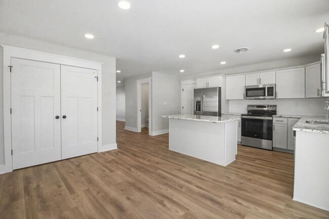 Building Photo - 1355 Valley Green Rd