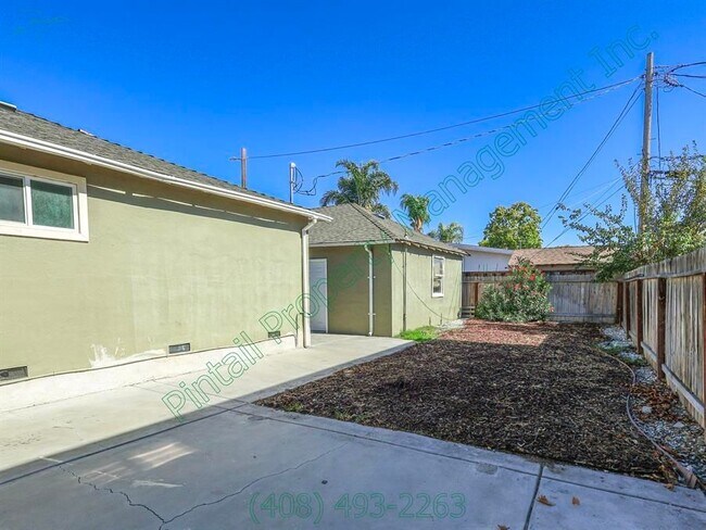 Building Photo - 3428 San Marino Ave