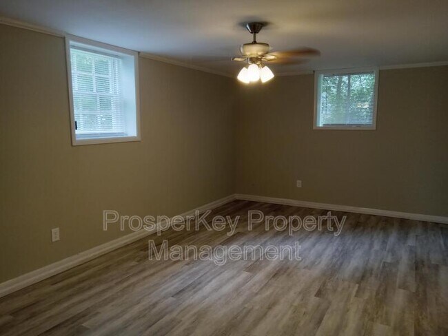 Building Photo - 1211 Timberlane Dr
