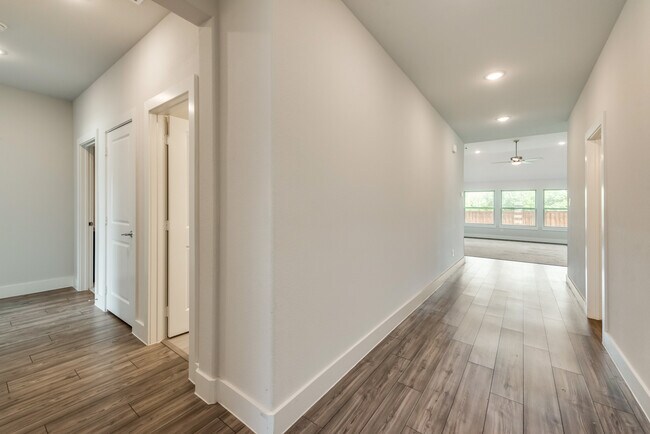 Building Photo - 243 Frio Dr