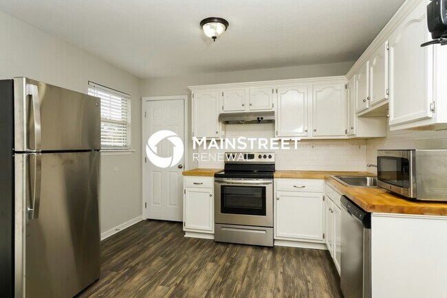 Building Photo - 3 Bedroom Pet-Friendly Home in SHEPHERDSVILLE, KY with Main Street Renewal