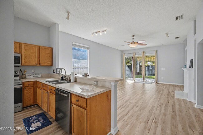 Building Photo - 1290 Ardmore St