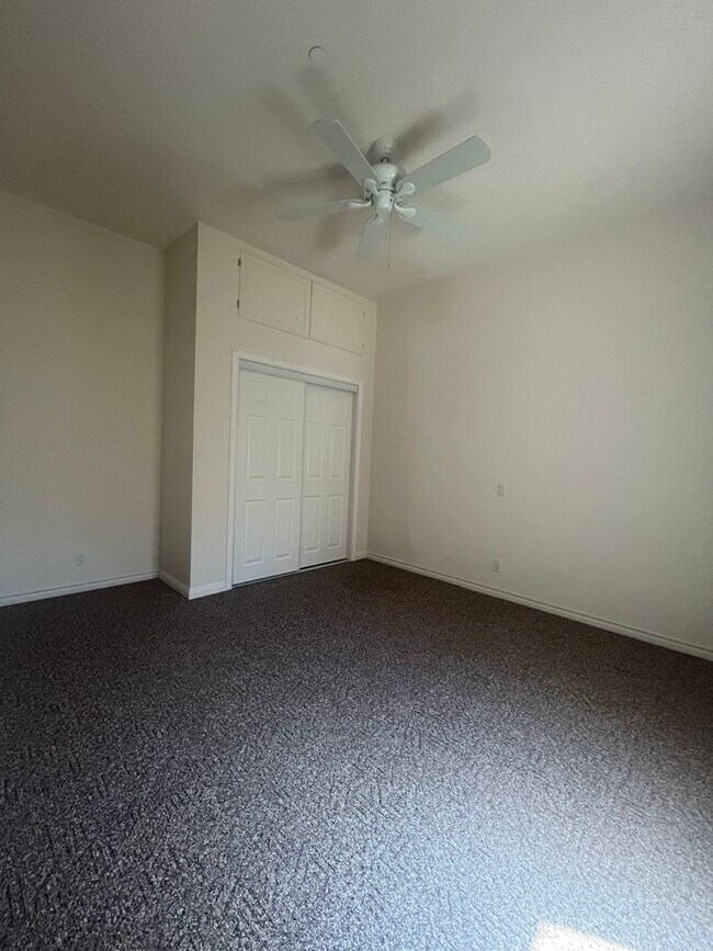 Building Photo - 3 bedroom 2.5 bath in the Mariana Ranchos !!