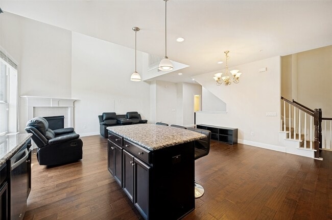 Building Photo - 572 Waterloo Dr