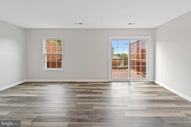 Building Photo - 689 Clearview Ave