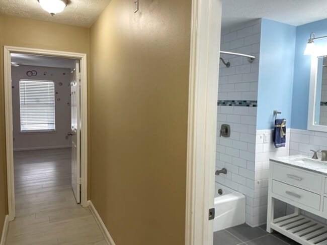 Building Photo - 7114 Glen Rosa Dr