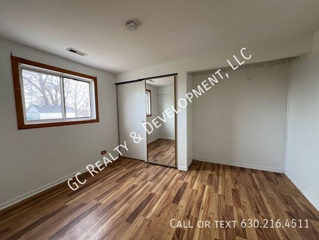 Building Photo - ***SCHAUMBURG DUPLEX / 2BDRM - 2BTH / SS A...