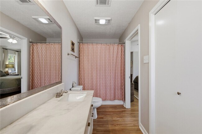 Building Photo - 3821 Brighton Dr