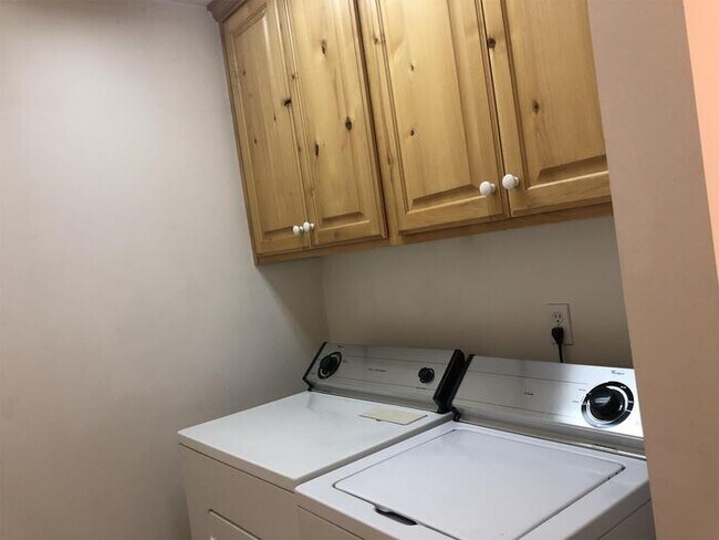 Building Photo - 1638 Fort Union Blvd