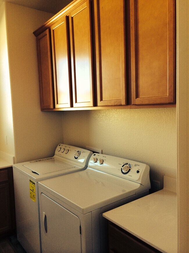 Building Photo - 830 San Bernardo Ln
