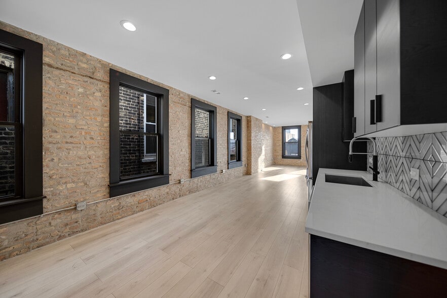 Building Photo - 1320 W 19th St