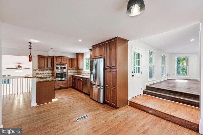 Building Photo - 8115 King Arthurs Ct