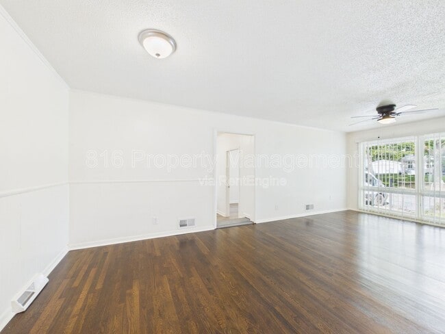 Building Photo - 4206 Vineyard Rd