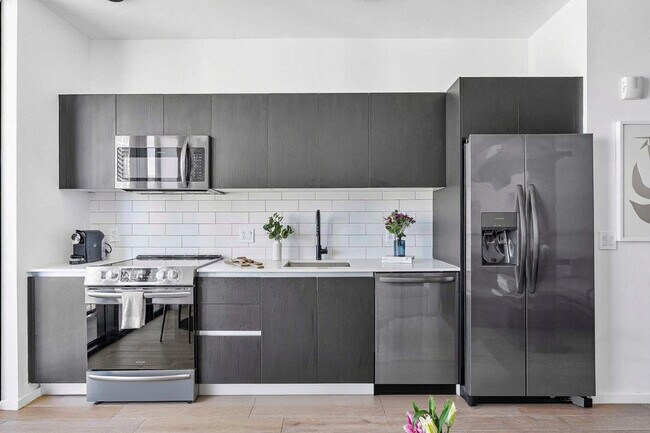 Building Photo - 398 NE 5th St