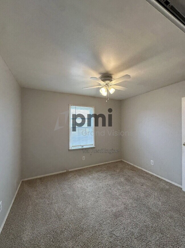 Building Photo - 1624 University Dr