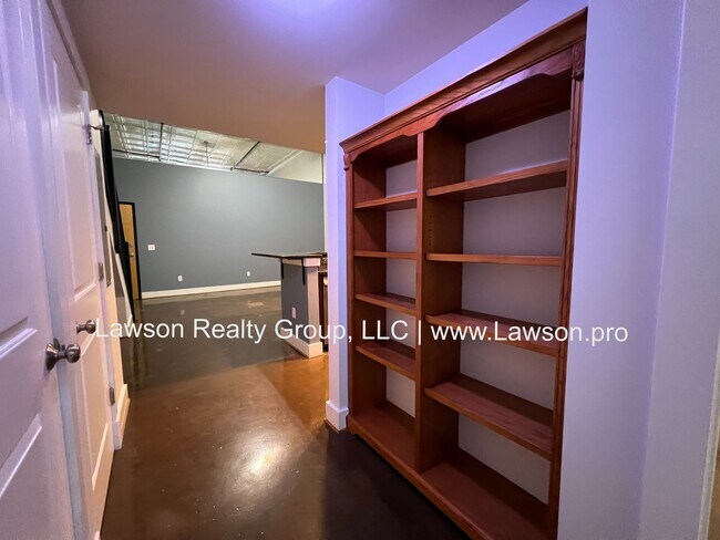 Building Photo - 319 Campbell Ave SW