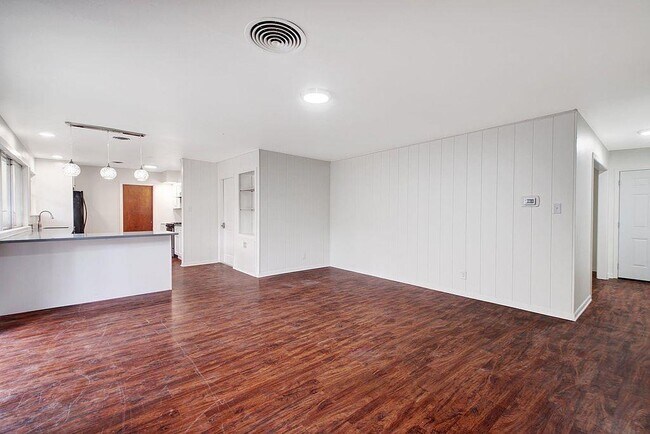 Building Photo - 6108 Cherrylawn Cir
