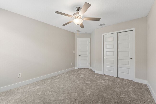 Building Photo - Stunning 4 BR + LOFT /2.5 BA/ 2 CG home in Gorgeous Bexley!